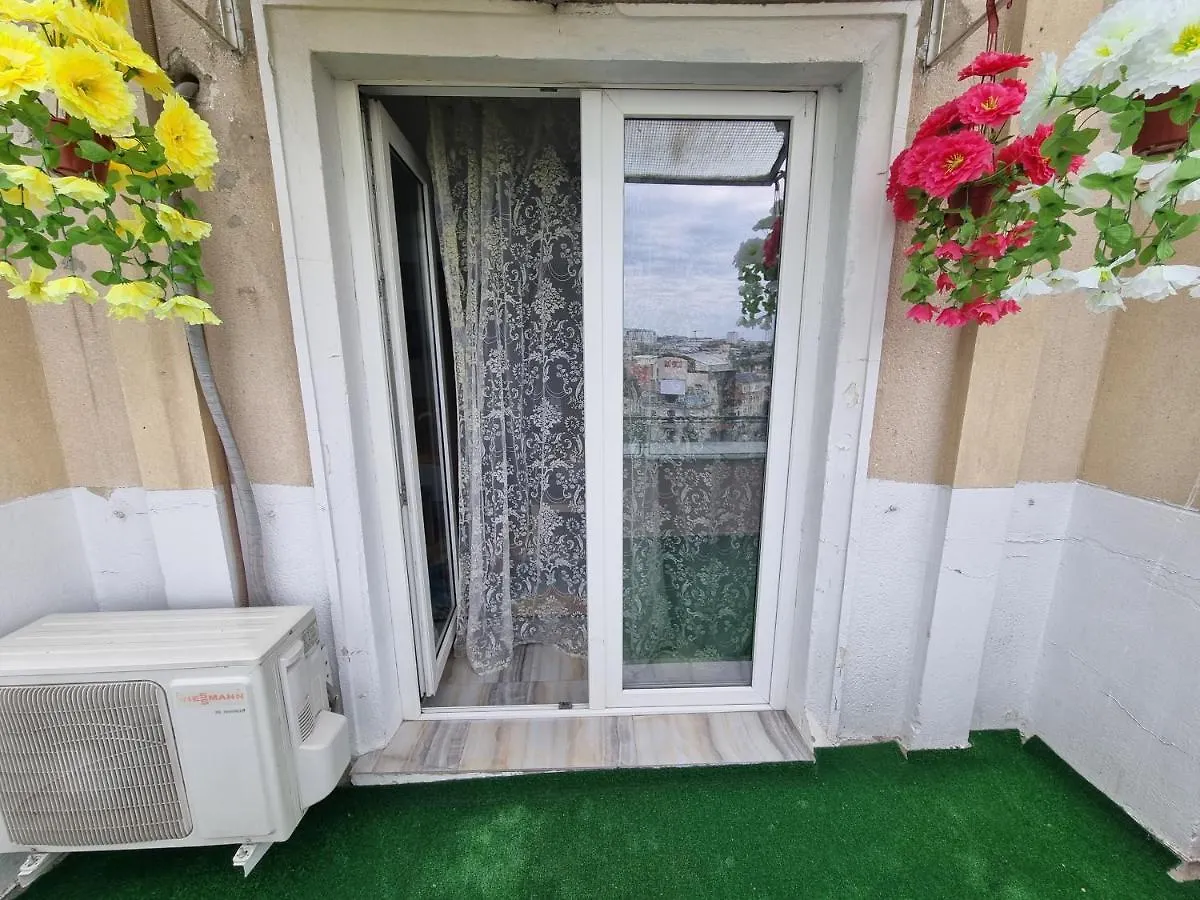 Διαμέρισμα Golden Studio- Panoramic View With Terrace Βουκουρέστι