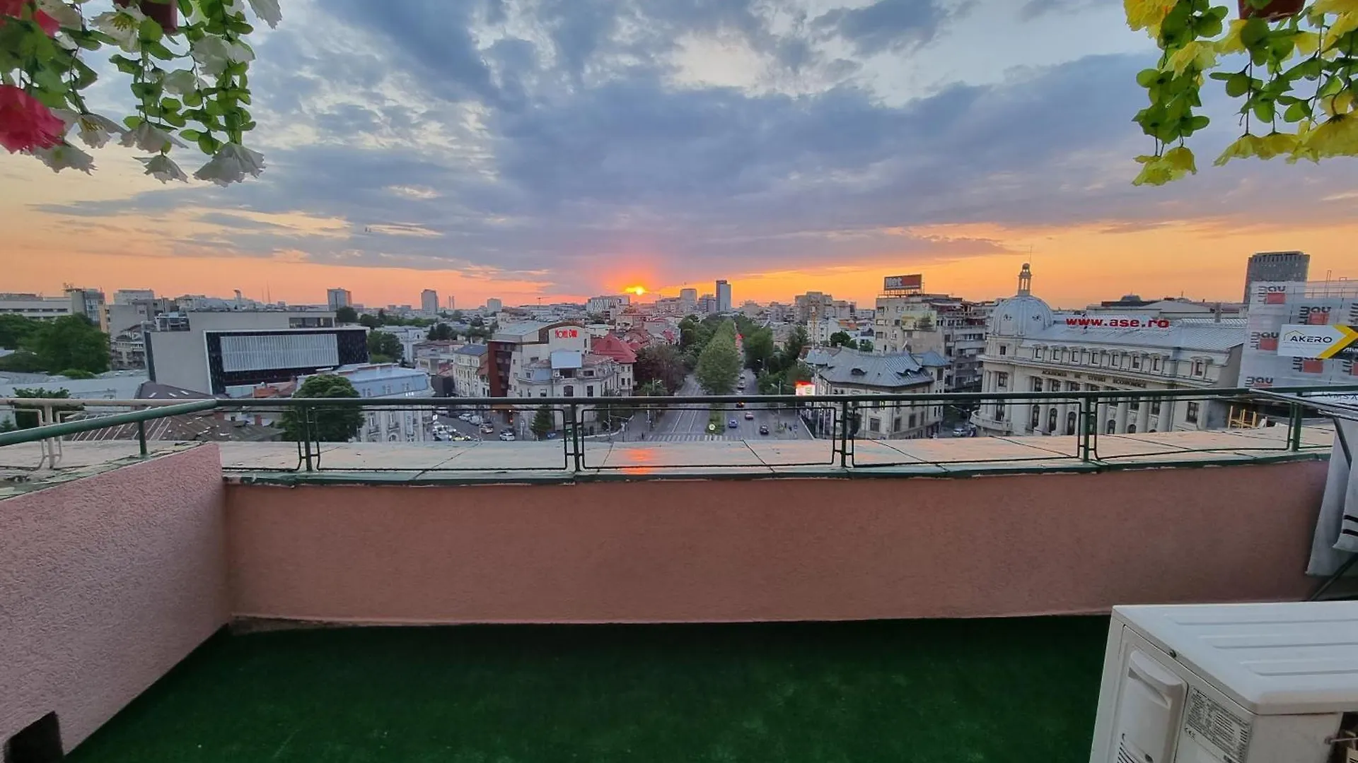 Golden Studio- Panoramic View With Terrace Bucharest Apartment