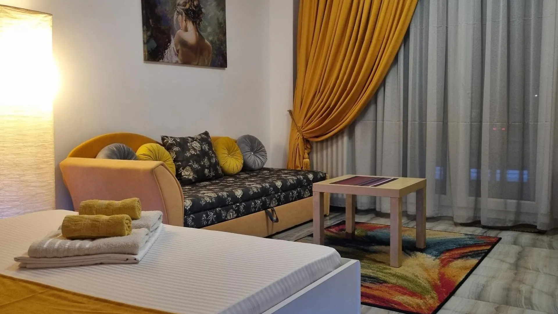 Golden Studio- Panoramic View With Terrace Bucharest Apartment
