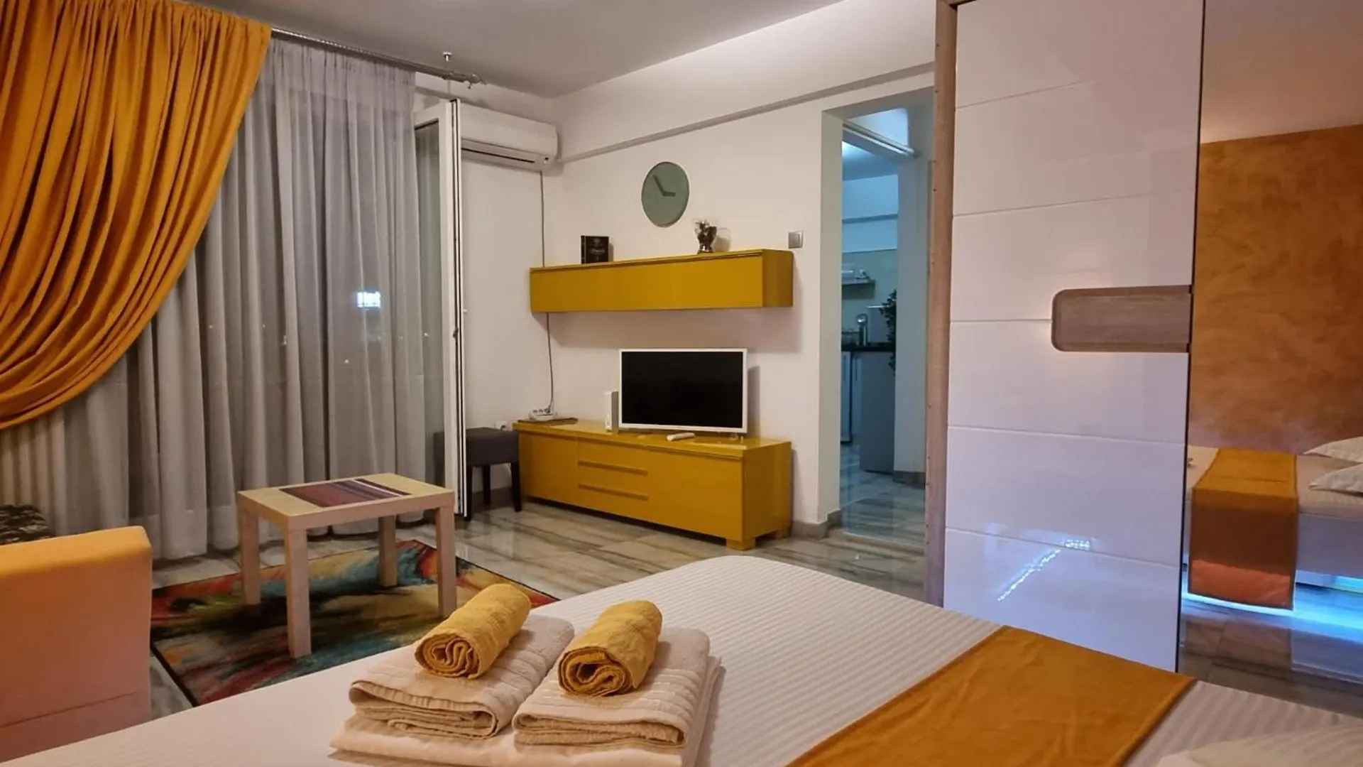 Apartment Golden Studio- Panoramic View With Terrace Bucharest