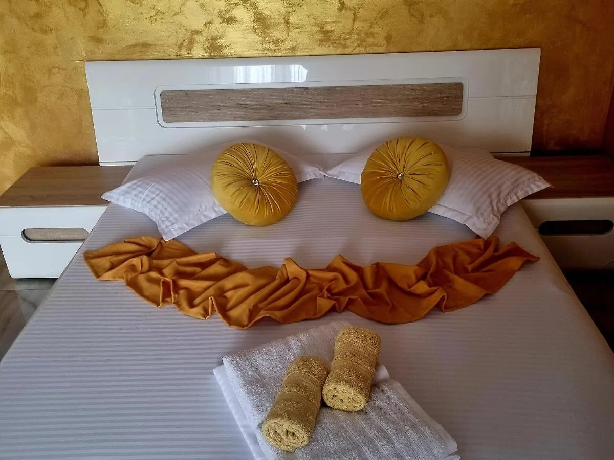 Golden Studio- Panoramic View With Terrace Bucharest Apartment