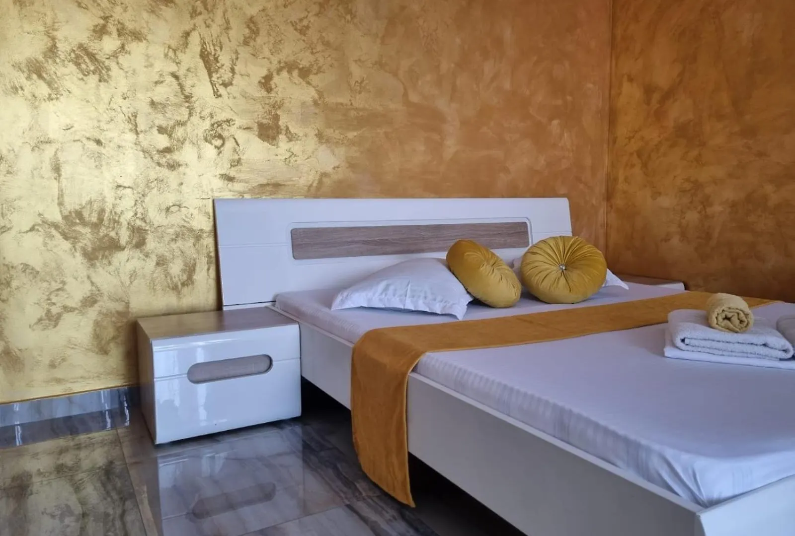 Golden Studio- Panoramic View With Terrace Bucharest Apartment
